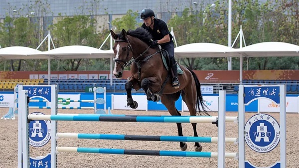 武漢商學(xué)院校園賽馬
